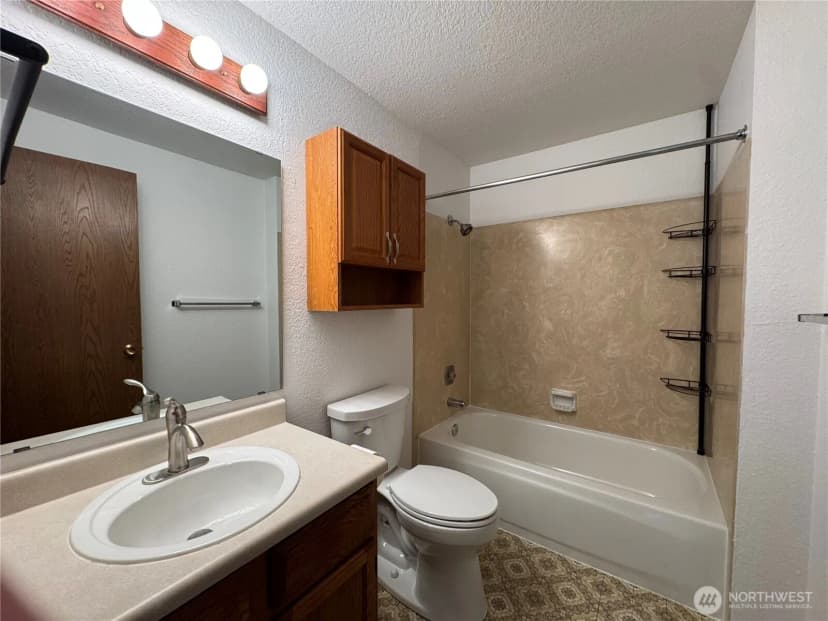 Property photo for 555 N 105th Street, Seattle photo 10