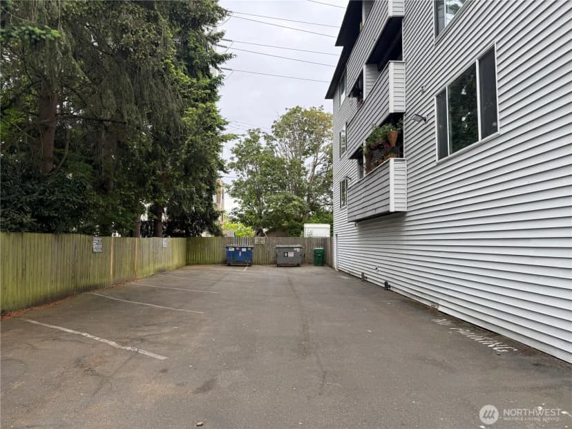 Property photo for 555 N 105th Street, Seattle photo 22