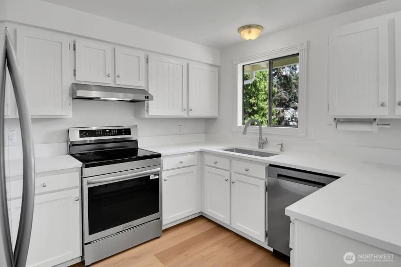 Property photo for 6530 W Mercer Way, Mercer Island photo 9