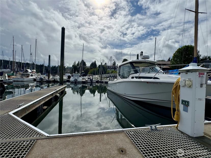 Property photo for 141 Parfitt Way Sw ##a6, Bainbridge Island photo 25