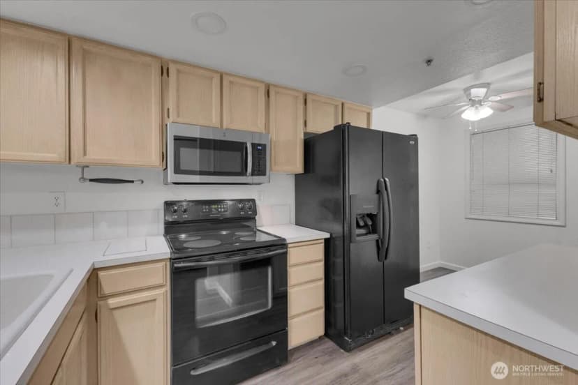 Property photo for 823 N 161st Place #405, Shoreline photo 6