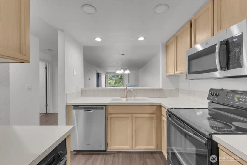 Property photo for 823 N 161st Place #405, Shoreline photo 7