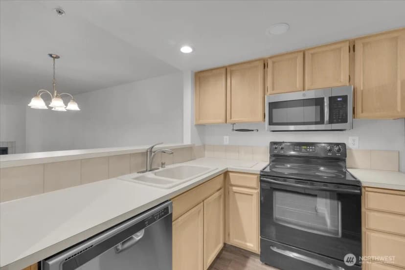Property photo for 823 N 161st Place #405, Shoreline photo 8