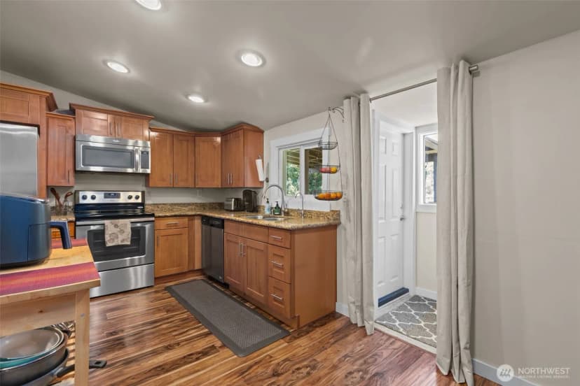 Property photo for 12419 20th Avenue S, Seattle photo 5