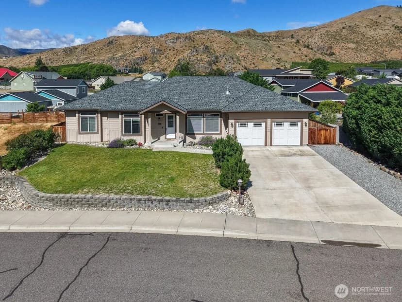 Property photo for 1020 Crest Loop, Entiat photo 2