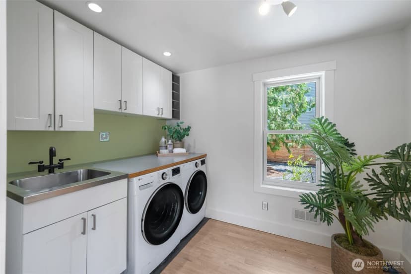 Property photo for 3033 Ne 92nd Street, Seattle photo 15