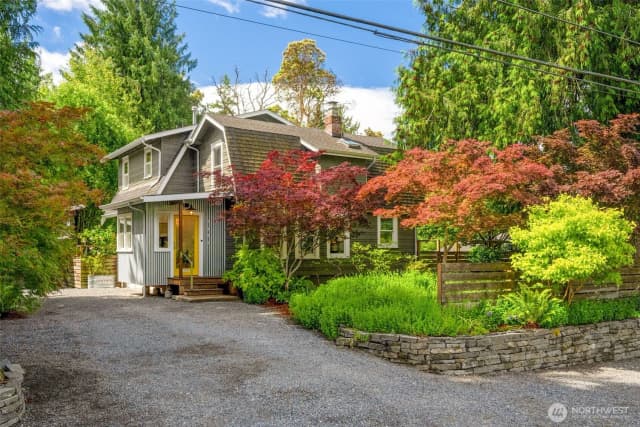 Property photo for 3033 Ne 92nd Street, Seattle photo 2
