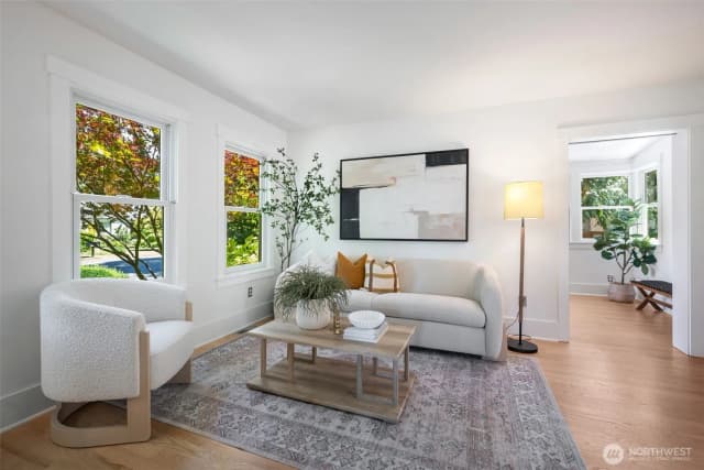 Property photo for 3033 Ne 92nd Street, Seattle photo 4