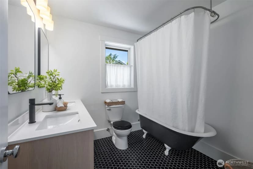 Property photo for 3033 Ne 92nd Street, Seattle photo 24