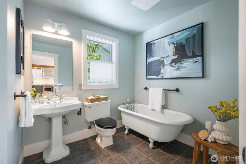 Property photo for 3033 Ne 92nd Street, Seattle photo 14