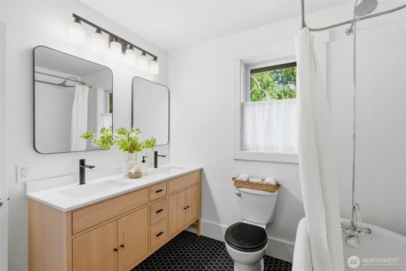 Property photo for 3033 Ne 92nd Street, Seattle photo 23