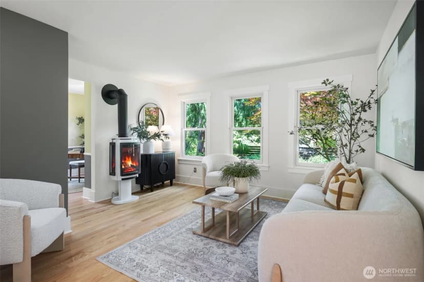 Property photo for 3033 Ne 92nd Street, Seattle photo 6