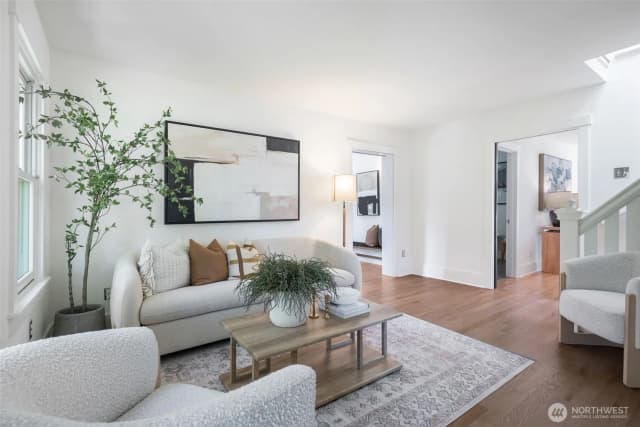 Property photo for 3033 Ne 92nd Street, Seattle photo 5