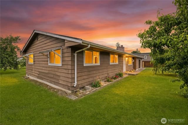 Property photo for 230 Cleveland Avenue, Sumas photo 2