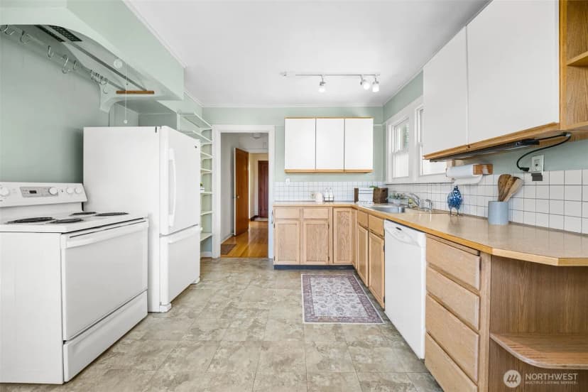 Property photo for 8248 16th Avenue Ne, Seattle photo 9