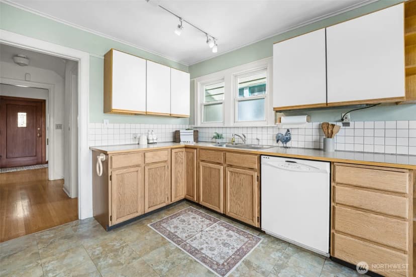 Property photo for 8248 16th Avenue Ne, Seattle photo 11