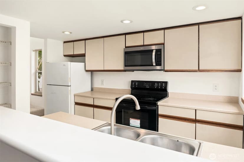 Property photo for 708 6th Avenue S #e101, Kent photo 16