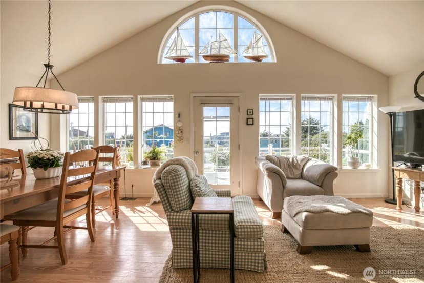 Property photo for 622 Ocean Shores Boulevard Sw, Ocean Shores