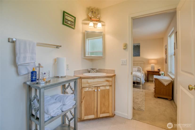 Property photo for 622 Ocean Shores Boulevard Sw, Ocean Shores photo 29