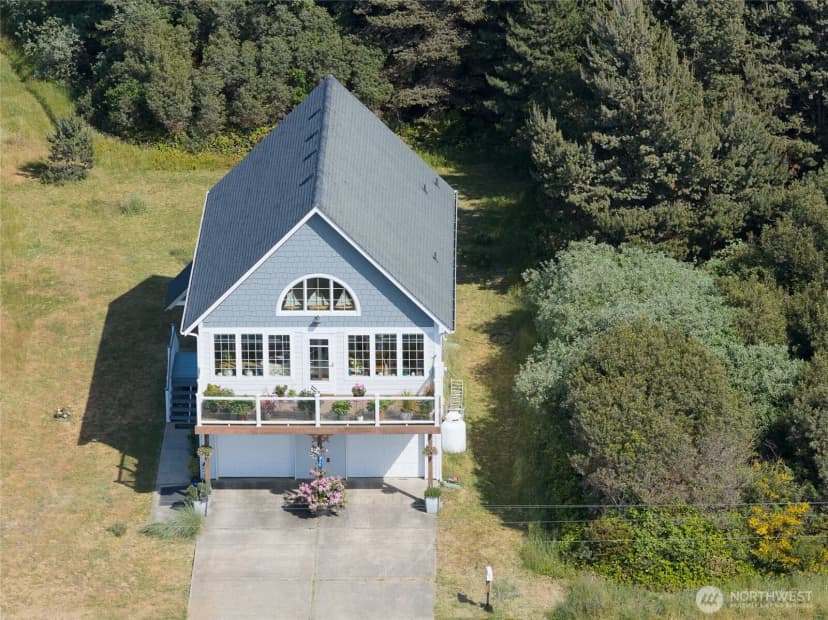 Property photo for 622 Ocean Shores Boulevard Sw, Ocean Shores photo 2