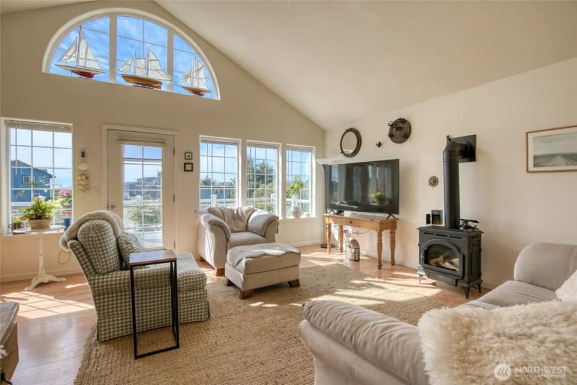 Property photo for 622 Ocean Shores Boulevard Sw, Ocean Shores photo 4