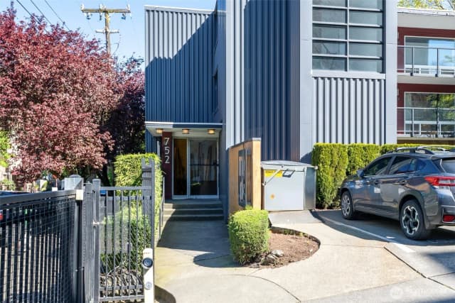 Property photo for 752 Bellevue Avenue E #208, Seattle photo 2