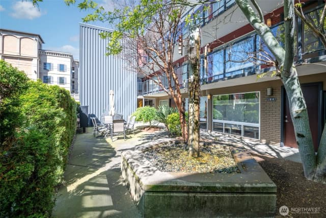 Property photo for 752 Bellevue Avenue E #208, Seattle photo 3