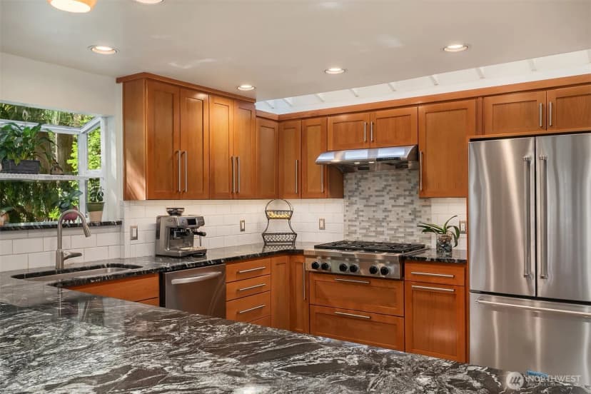 Property photo for 5021 E Mercer Way, Mercer Island photo 8
