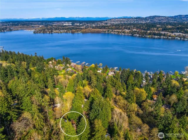 Property photo for 5021 E Mercer Way, Mercer Island photo 2