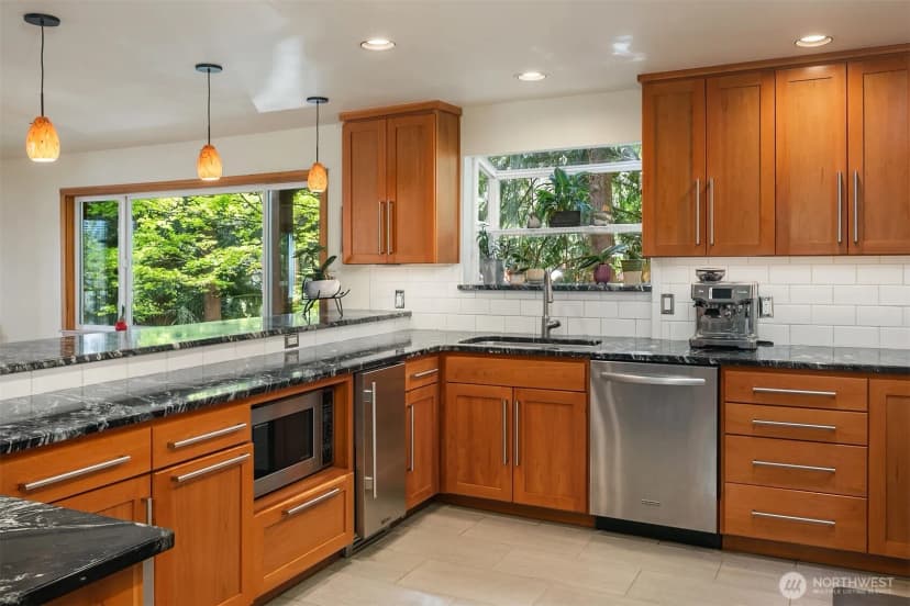 Property photo for 5021 E Mercer Way, Mercer Island photo 11