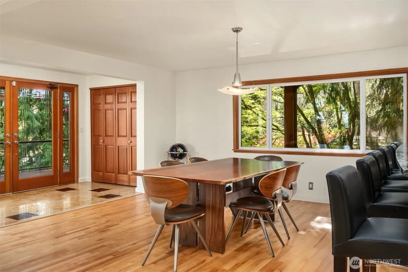 Property photo for 5021 E Mercer Way, Mercer Island photo 4