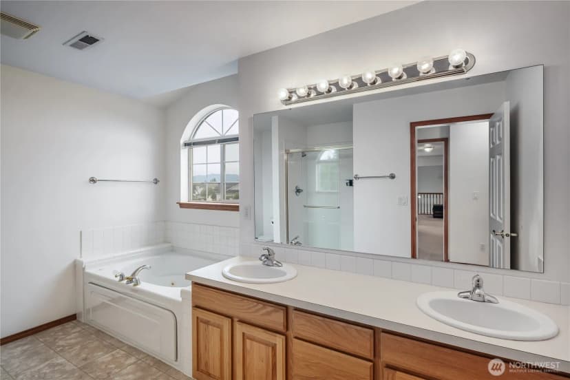 Property photo for 2213 James Circle #b, Lynden photo 24