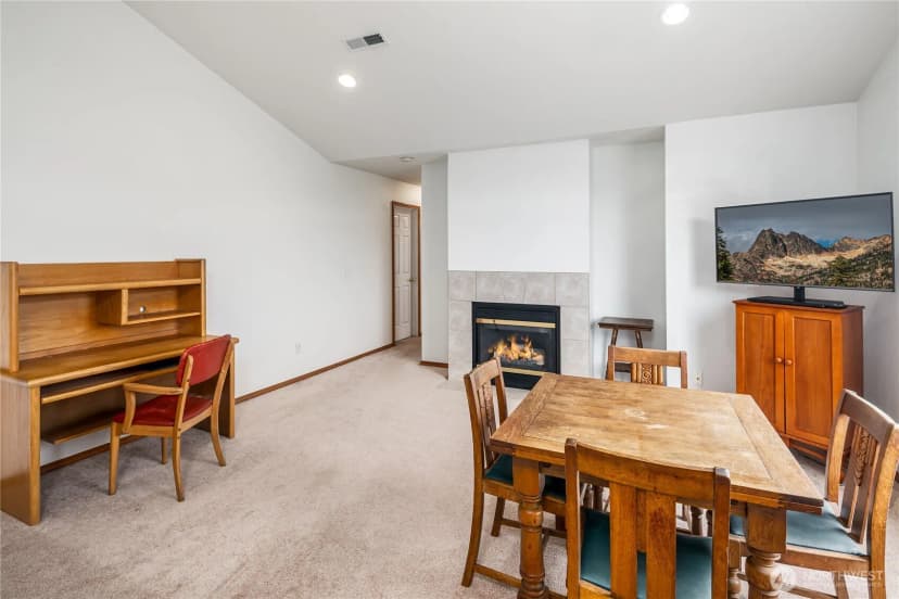 Property photo for 2213 James Circle #b, Lynden photo 21