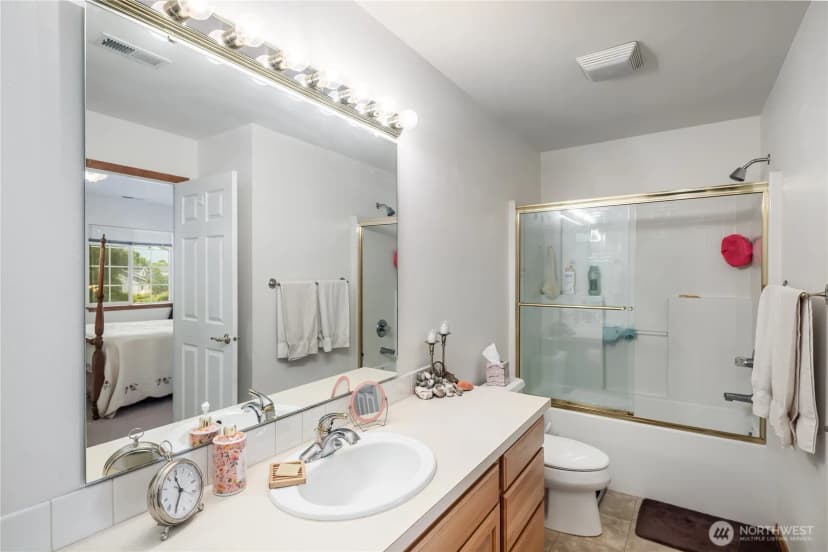 Property photo for 2213 James Circle #b, Lynden photo 19