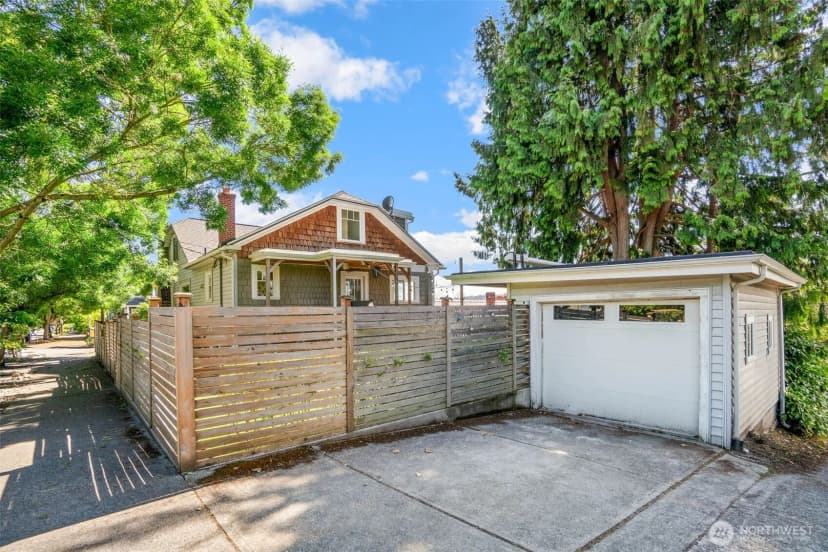 Property photo for 300 Nw 47th Street, Seattle photo 32
