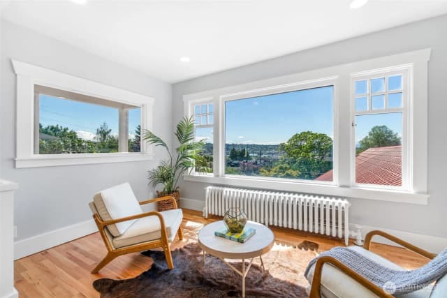 Property photo for 300 Nw 47th Street, Seattle photo 5