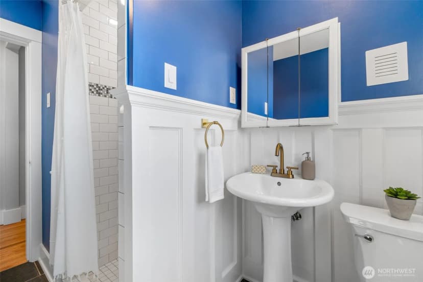 Property photo for 300 Nw 47th Street, Seattle photo 15