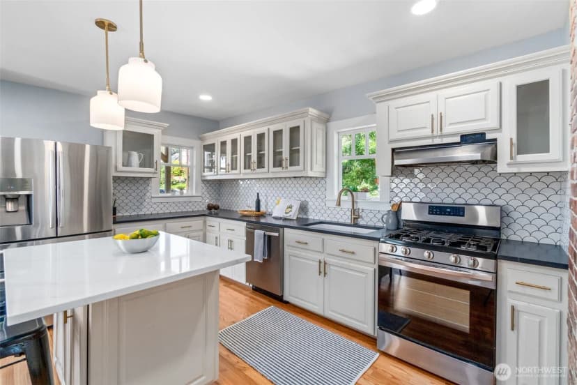Property photo for 300 Nw 47th Street, Seattle photo 10