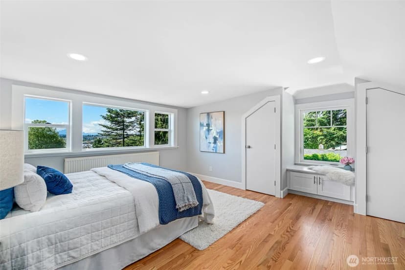Property photo for 300 Nw 47th Street, Seattle photo 16
