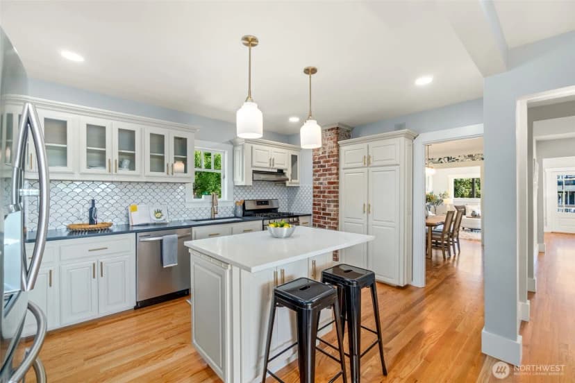 Property photo for 300 Nw 47th Street, Seattle photo 12