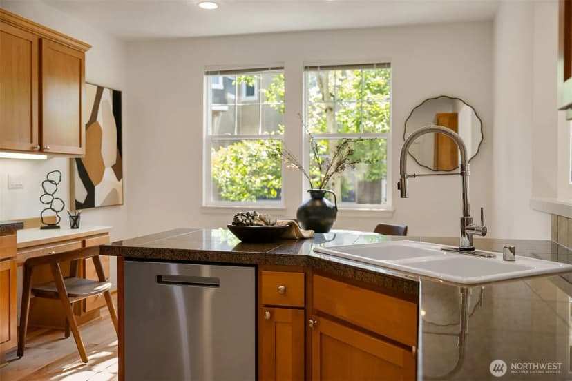 Property photo for 1906 Juneberry Court Ne ##1906, Issaquah photo 10