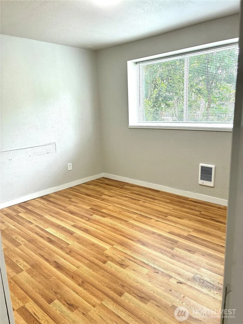 Property photo for 15409 9th Avenue Sw, Burien photo 19