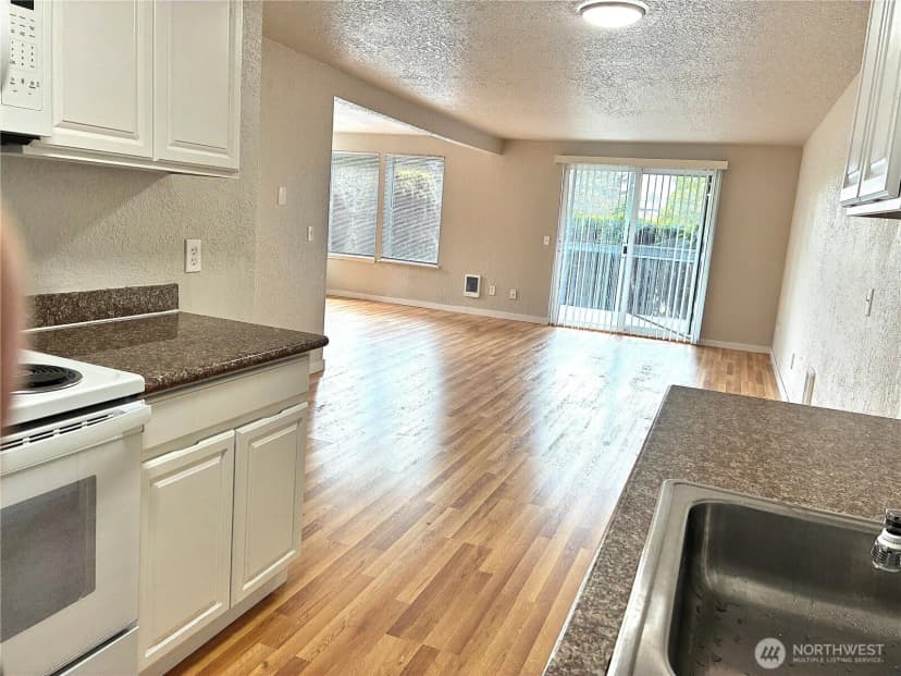 Property photo for 15409 9th Avenue Sw, Burien photo 18