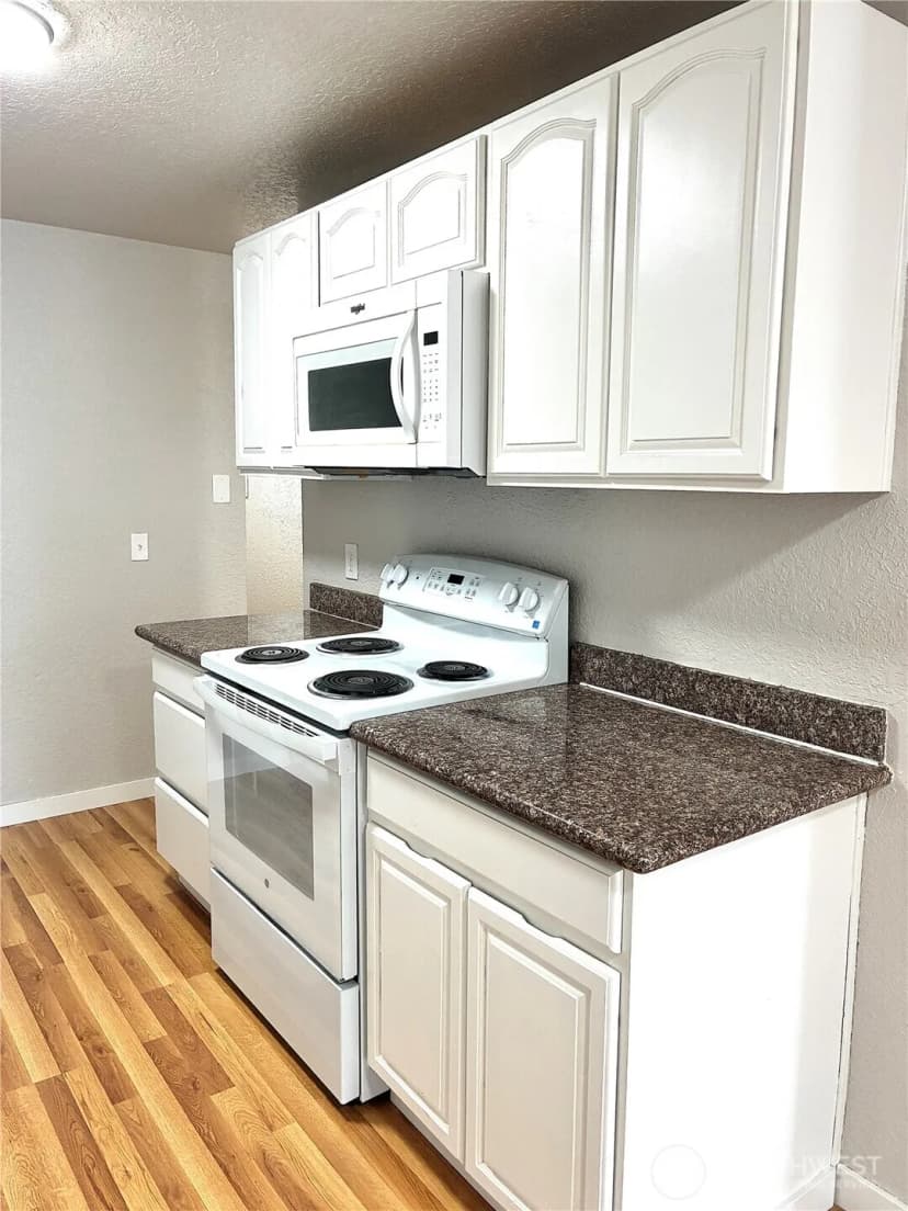 Property photo for 15409 9th Avenue Sw, Burien photo 3