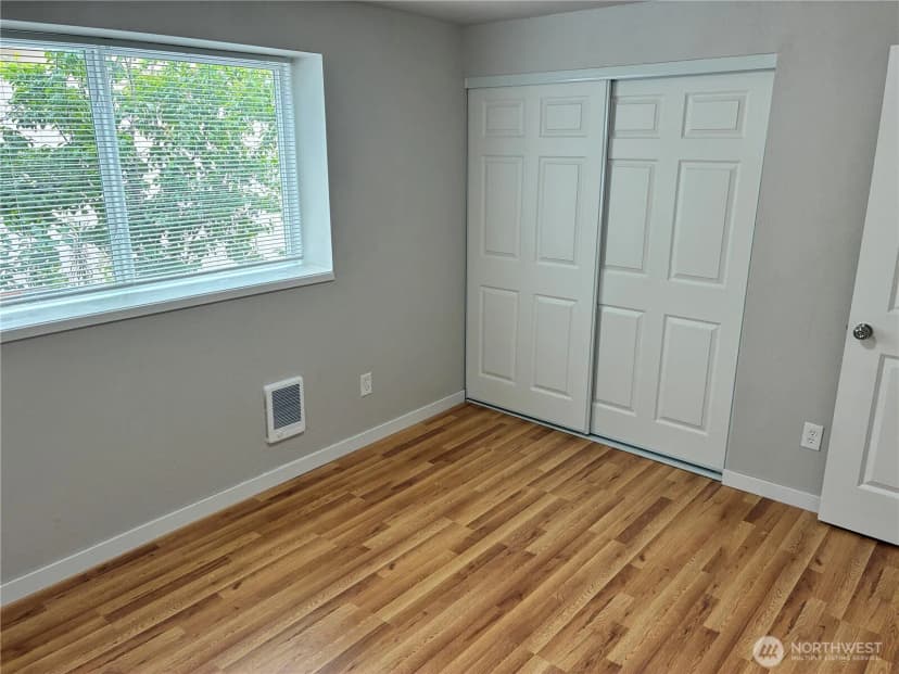 Property photo for 15409 9th Avenue Sw, Burien photo 27