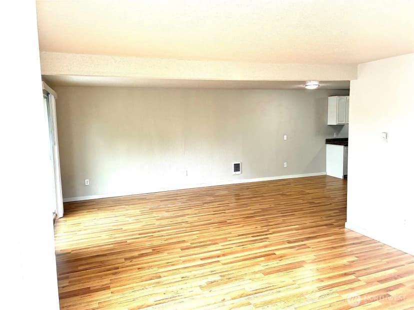 Property photo for 15409 9th Avenue Sw, Burien photo 15