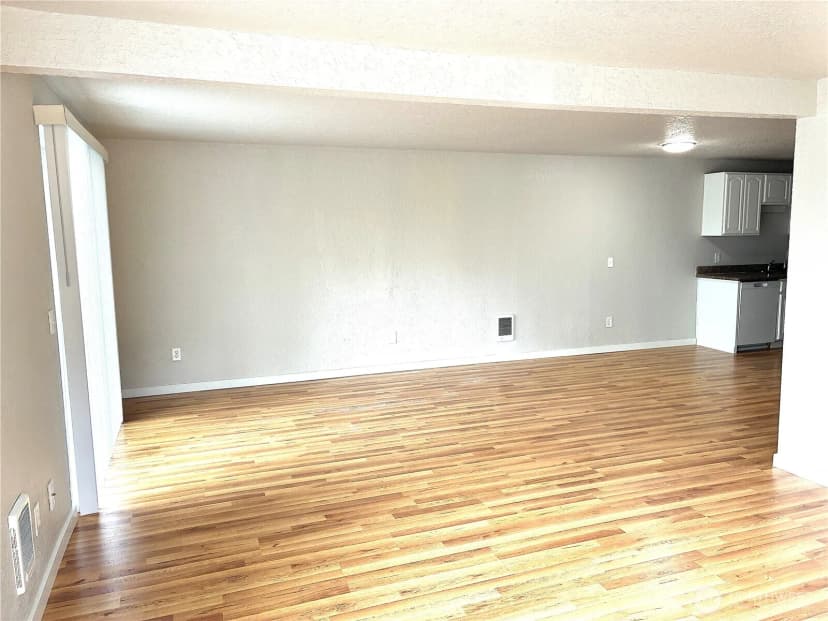 Property photo for 15409 9th Avenue Sw, Burien photo 33