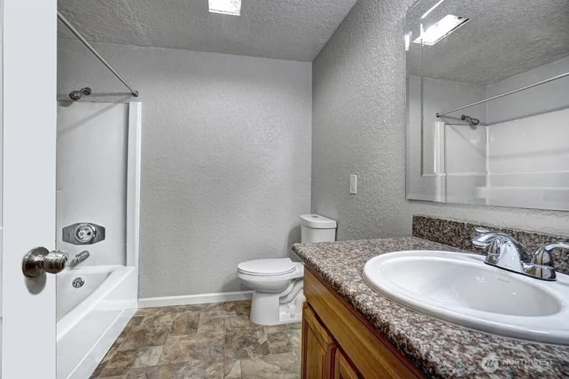 Property photo for 15409 9th Avenue Sw, Burien photo 13