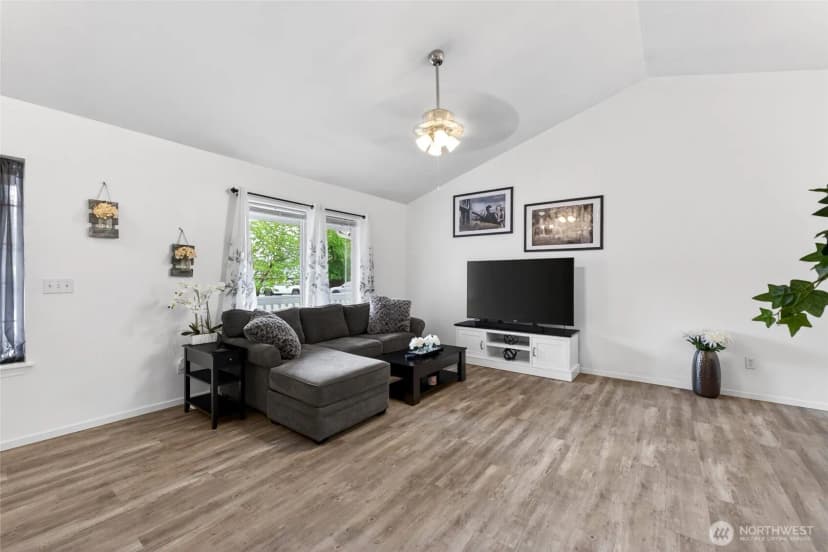 Property photo for 700 Kelsey Lane E, Eatonville photo 7