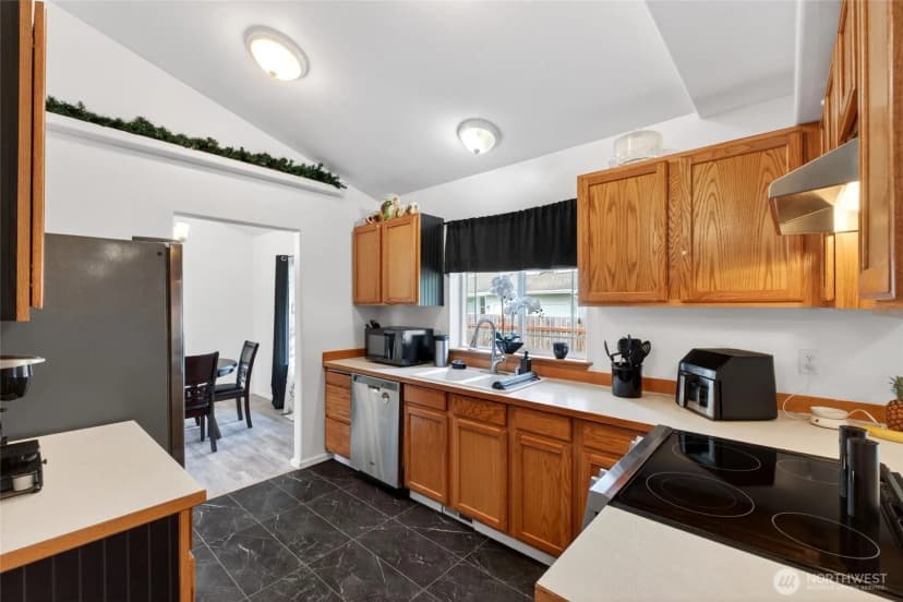 Property photo for 700 Kelsey Lane E, Eatonville photo 12
